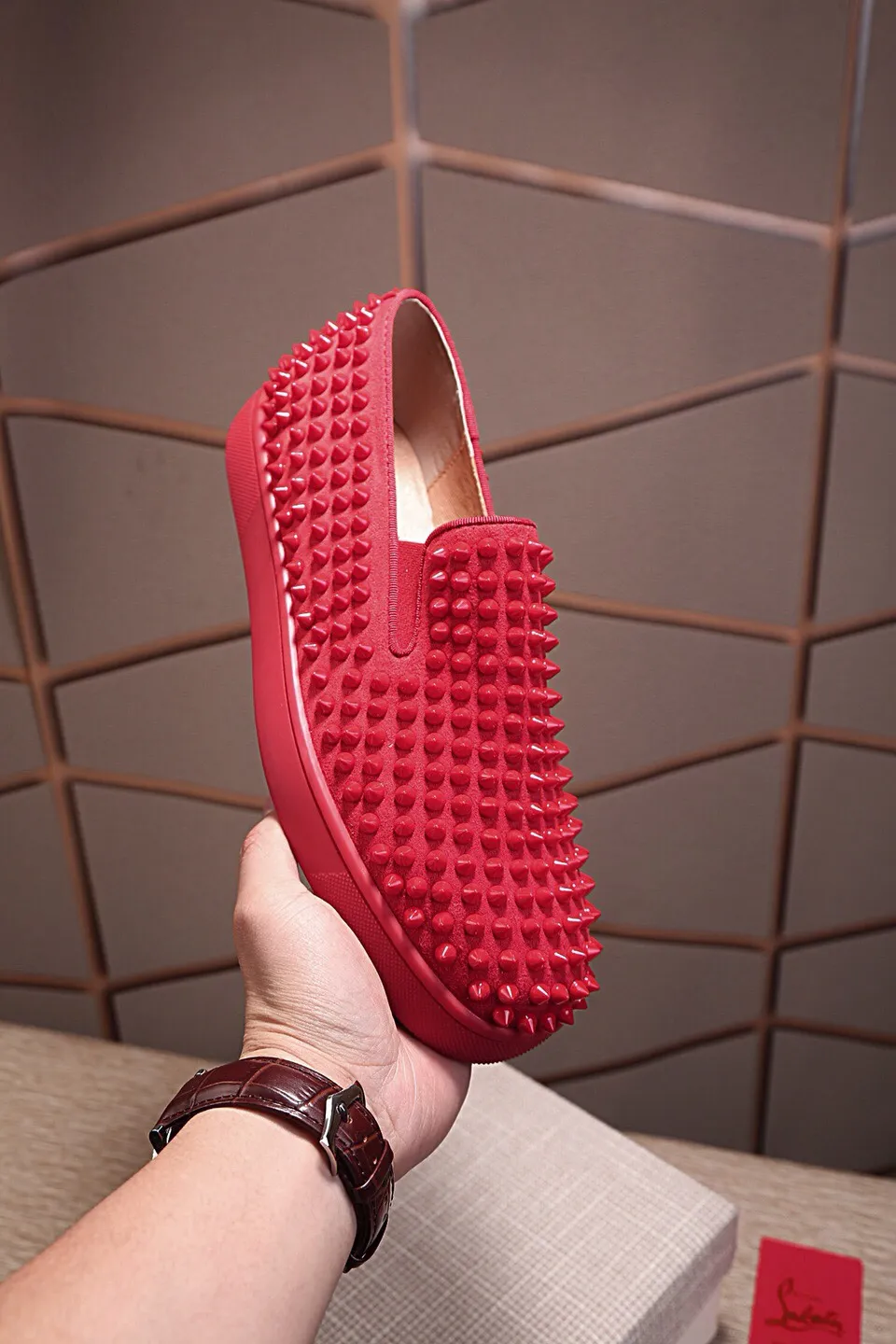 Ex-factory price 440. christian louboutin (CL red sole shoes) counter nail series, casual sneakers for couples 📢 📢 📢 Exclusive hot style release 🎈🎈💪 Movable latex feet 👻 Finished large sole car line [satisfied] 😝Female 35-40# Male 38#-46, global supply😝 [Top version]: original imported cowhide frosted upper, top original leather lining, original molded TPU outsole, original 1:1 detail processing, original shoe last, large quantity available from stock,